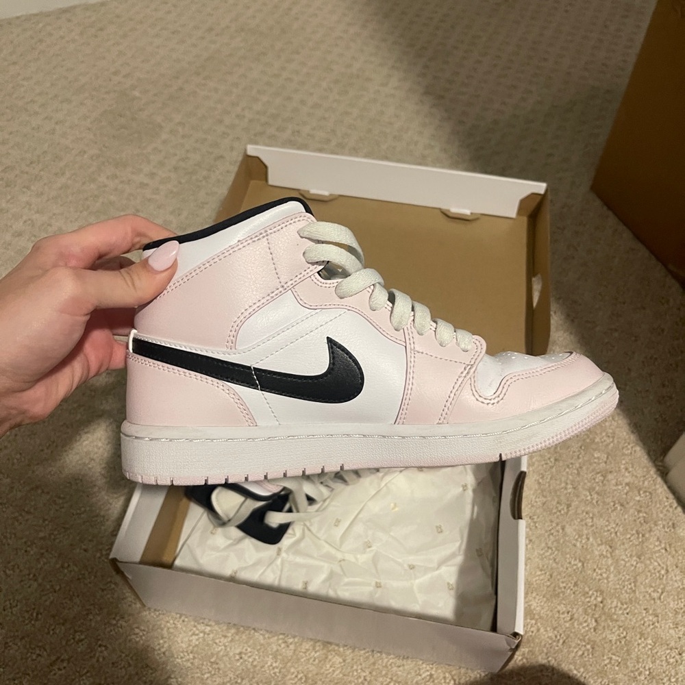 Air Jordan mid pink